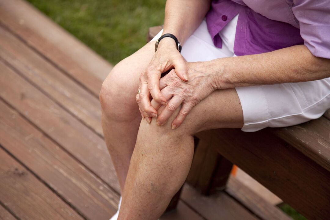 Dor nas articulações do joelho pode ser um sintoma de doenças reumáticas
