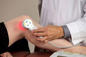 Procedimento de terapia a laser para artrose das articulações